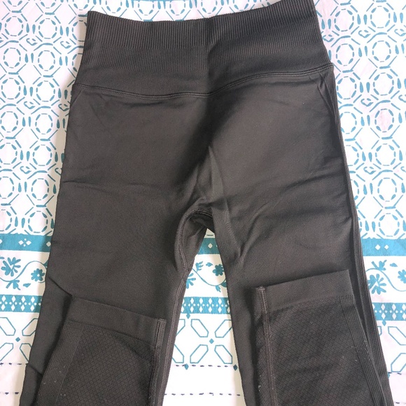 Lululemon cropped army green leggings - Picture 3 of 3